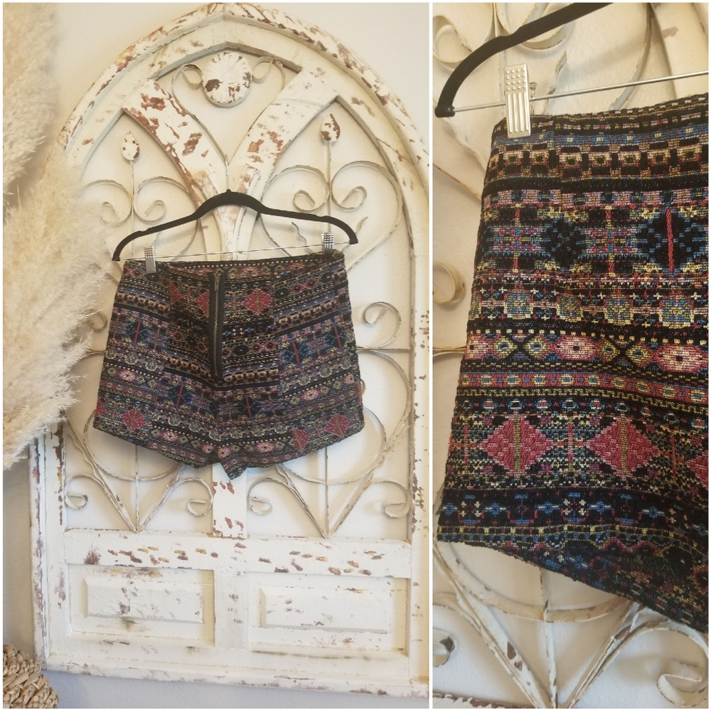 Ecote shorts size 10 Bohemian tapestry
